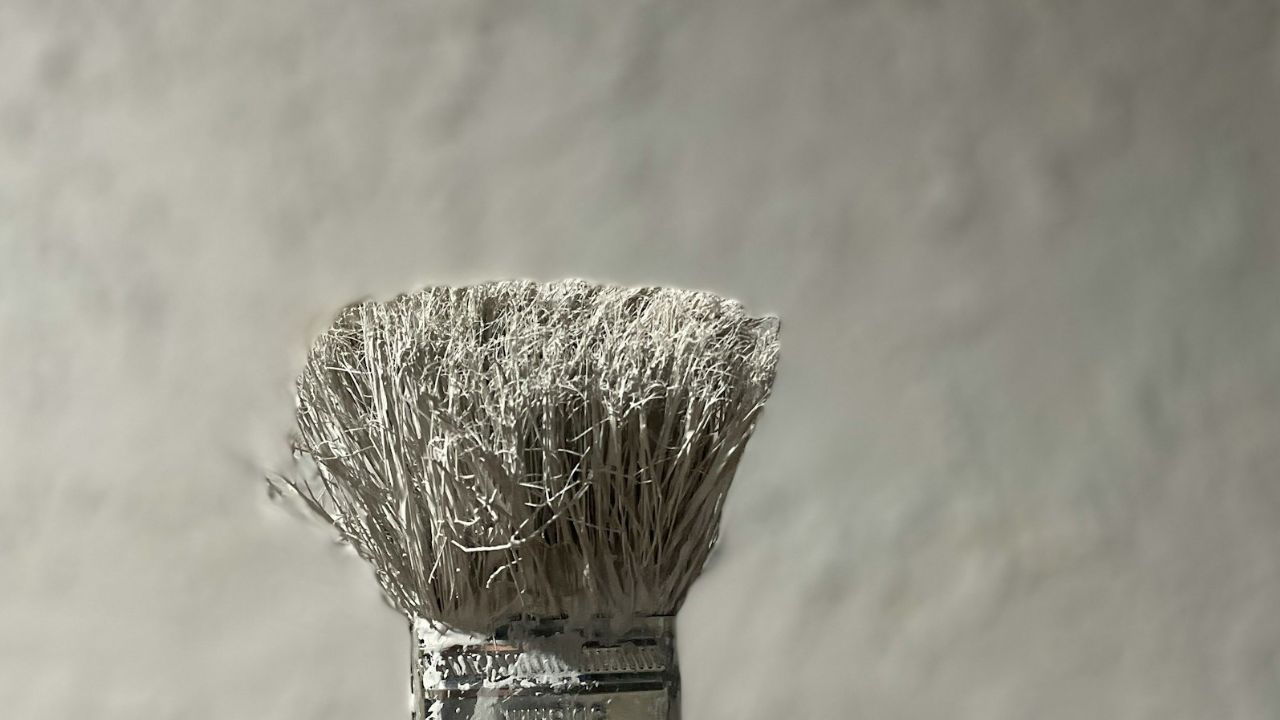 Peinture pour un enduit gratté