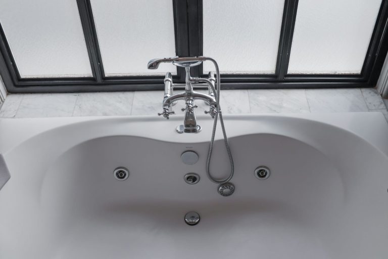 Changer une bonde de baignoire
